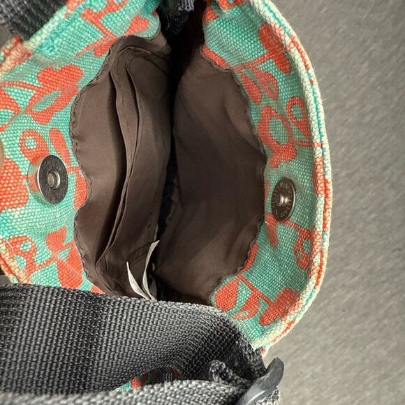 KAVU Zippit Cross Body Shoulder Bag Green And Orange Floral Pattern - Picture 5 of 5